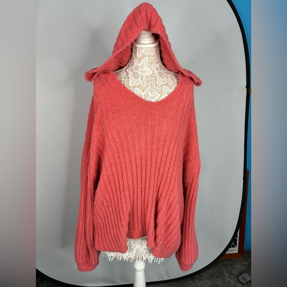 POL V-Neck Hooded Sweater in Coral Size 3X